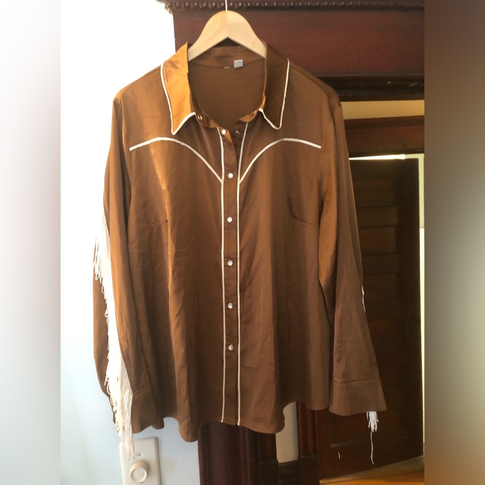 Vintage Women’s  Brown Western-Style Button-Down Shirt with White Piping